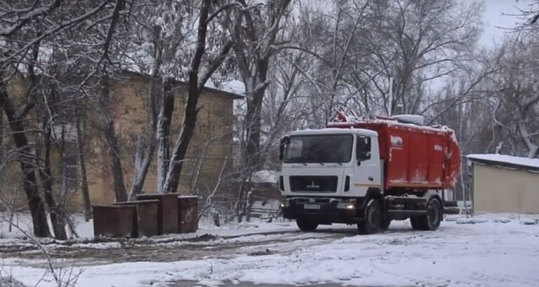 В течение месяца с 12 января 2026 года все юрлица, включая ИП, бюджетные и хозрасчетные организации и учреждения, должны перезаключить договоры с новым регоператором по обращению с ТКО